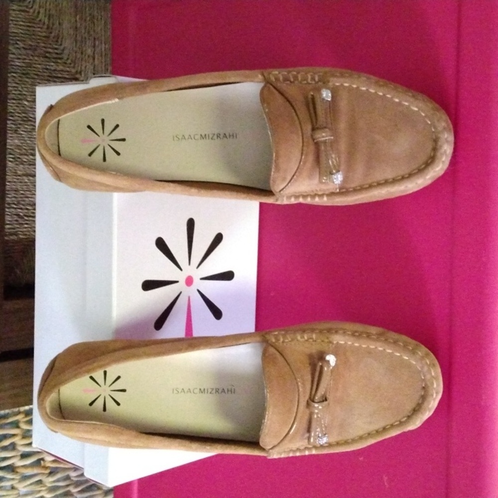 ISAAC MIZRSHI SUEDE DRIVING MOCS WITH LEATHER BOW AND TRIM. SZ 8.5 M.